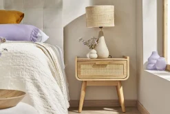 Table de chevet avec tiroir en bois clair frêne et cannage rotin ATHÈNE