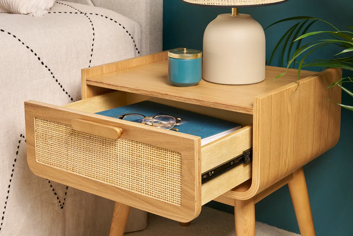 Table de chevet avec tiroir en bois clair frêne et cannage rotin ATHÈNE