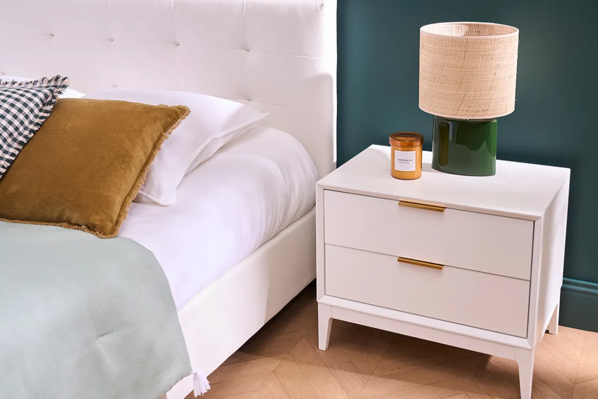 Table de chevet blanche mat et métal doré avec rangements GIANA