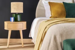 Table de chevet ronde en bois clair avec tiroir JUDITH