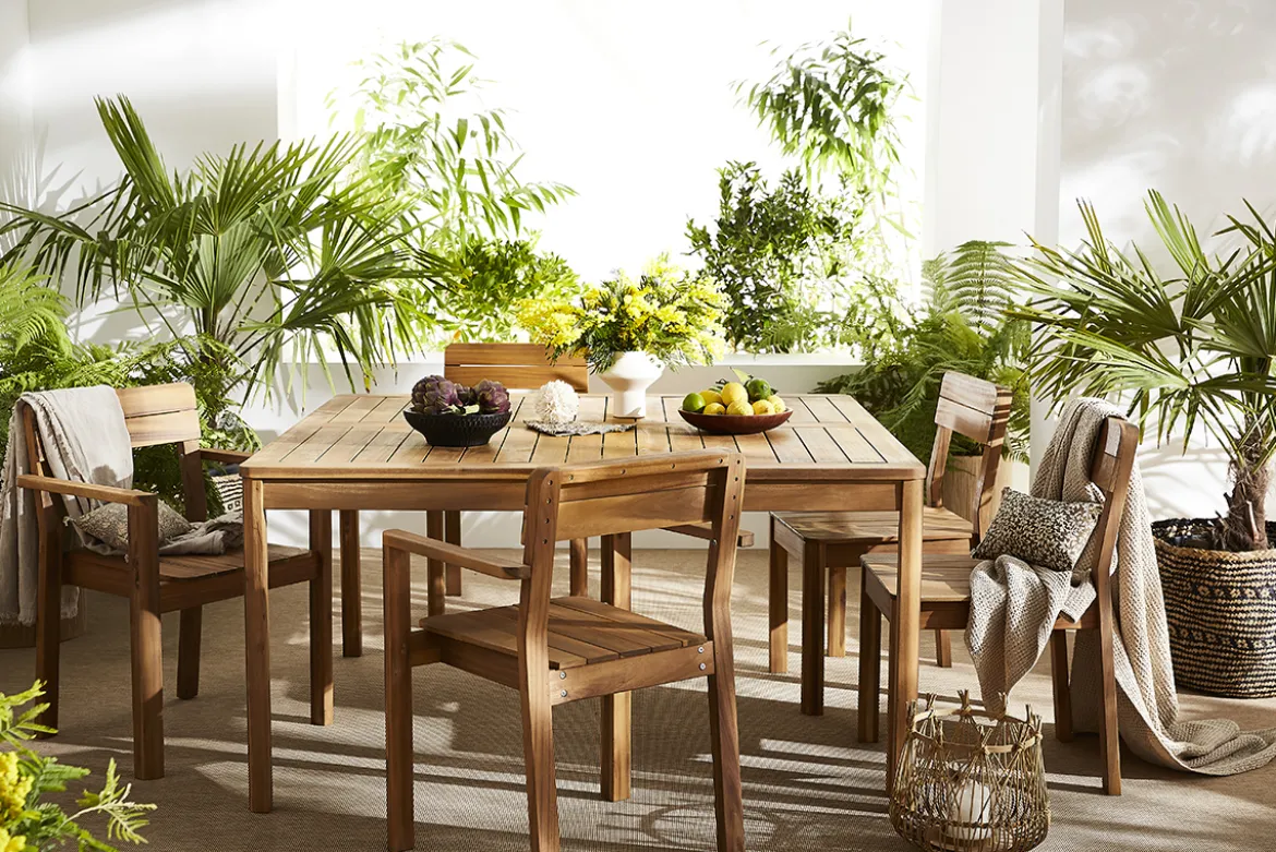 Table de jardin carrée en bois massif L147 cm AKIS