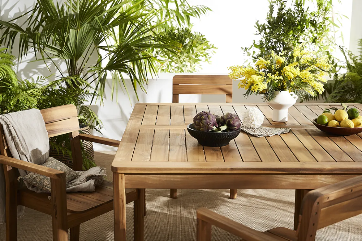 Table de jardin carrée en bois massif L147 cm AKIS