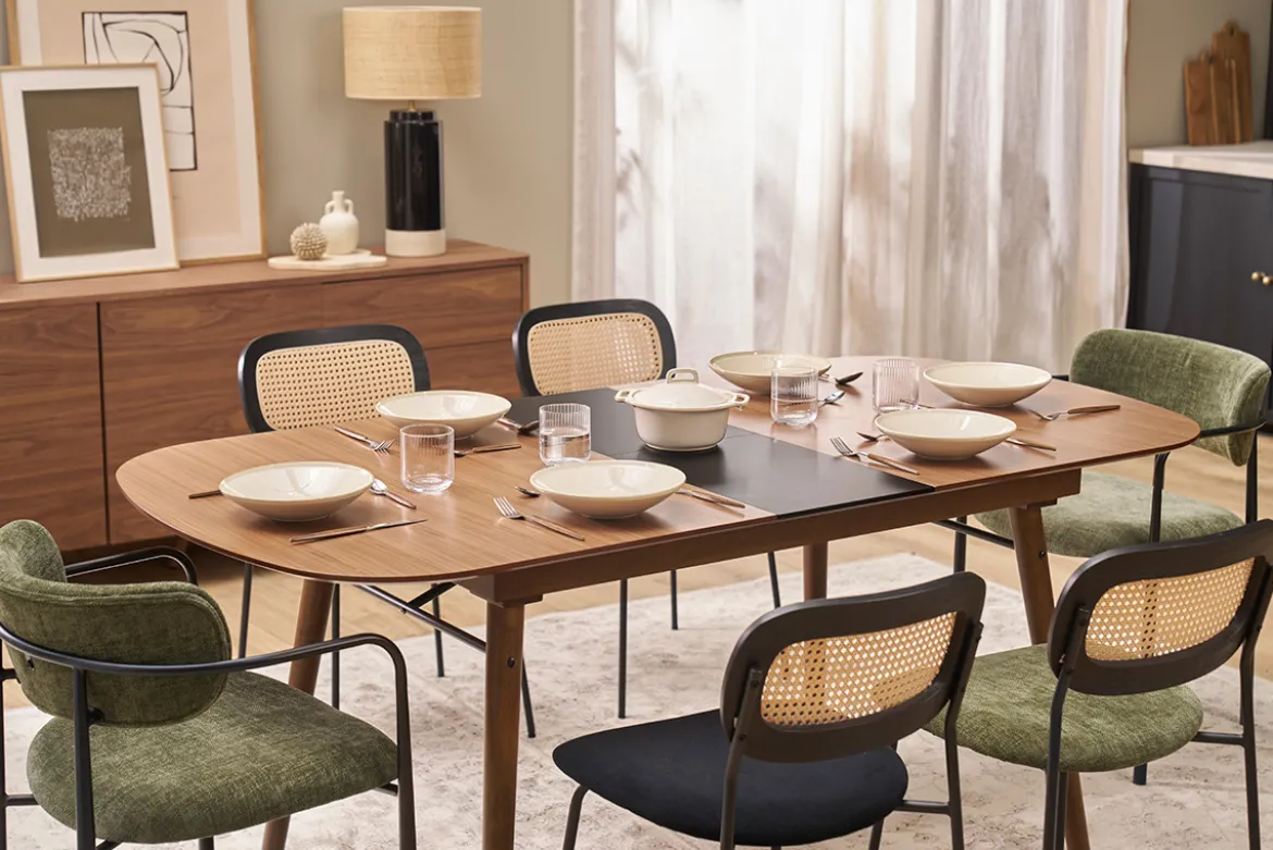 Table extensible rallonges intégrées rectangulaire en bois foncé noyer L150-180 cm SHELDON