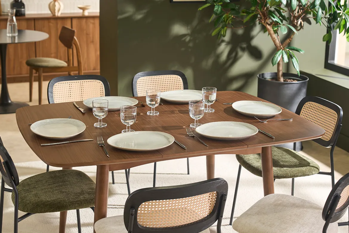 Table extensible rallonges intégrées carrée en bois foncé noyer L100-140 cm HELMA