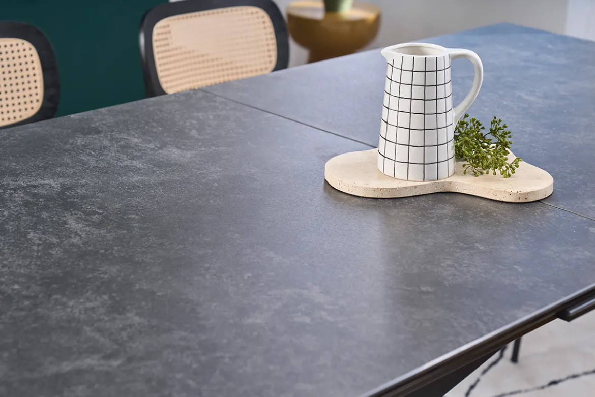 Table à manger extensible en céramique noire et métal L168-210 cm MELZA
