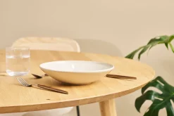 Table à manger ronde en bois clair chêne massif D75 cm OKSANA