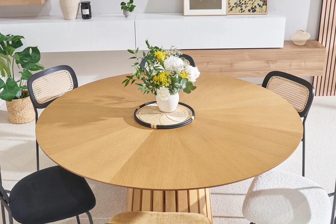 Table à manger ronde en bois clair chêne D137 cm DITA