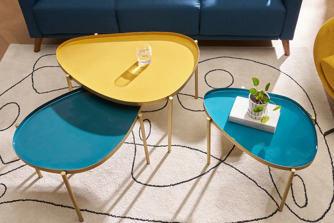 Tables basses gigognes laquées moutarde, bleu canard et bleu (lot de 3) ZURIA