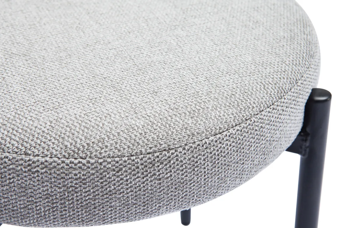 Tabouret bas empilable en tissu effet velours texturé gris clair et métal noir H41 cm KIKO