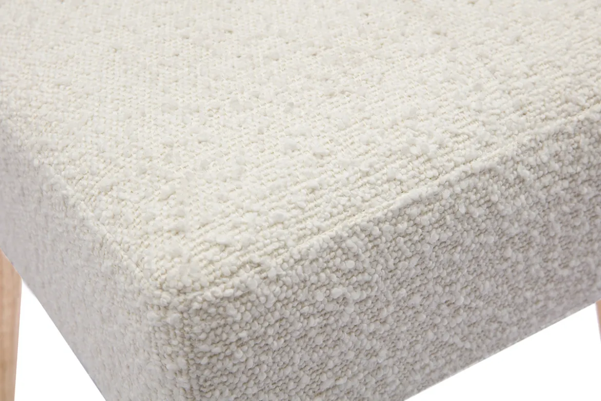Tabouret bas en tissu effet laine bouclée blanc et bois clair massif H46 cm GUESTA