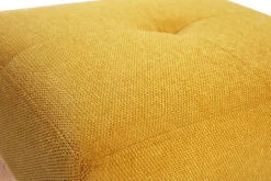 Tabouret bas en tissu effet velours texturé jaune moutarde et bois clair massif H46 cm GUESTA