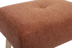 Tabouret bas en tissu effet velours texturé terre brûlée et bois clair massif H46 cm GUESTA
