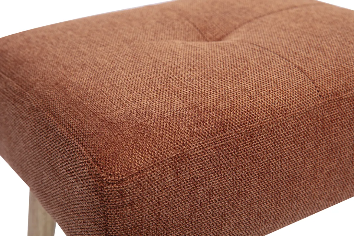 Tabouret bas en tissu effet velours texturé terre brûlée et bois clair massif H46 cm GUESTA