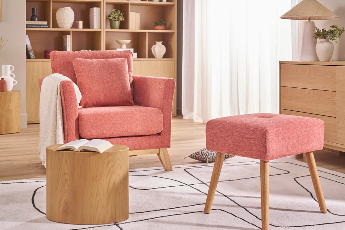 Tabouret bas en tissu effet velours vert kaki et bois clair massif H46 cm GUESTA