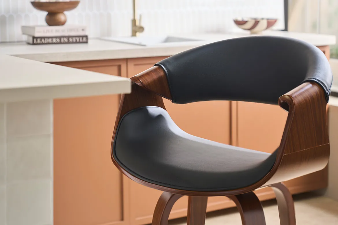 Tabouret de bar design noir et bois foncé 65 cm pivotant 360° ARAMIS