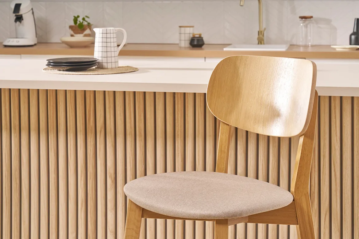 Tabouret de bar en bois clair chêne massif et tissu beige H65 cm LUCIA