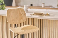 Tabouret de bar relevable bois clair et métal noir TOBIAS