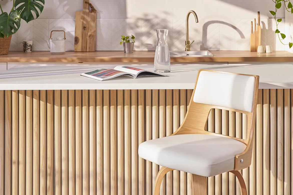 Tabouret de bar scandinave pivotant blanc et bois clair GARBO