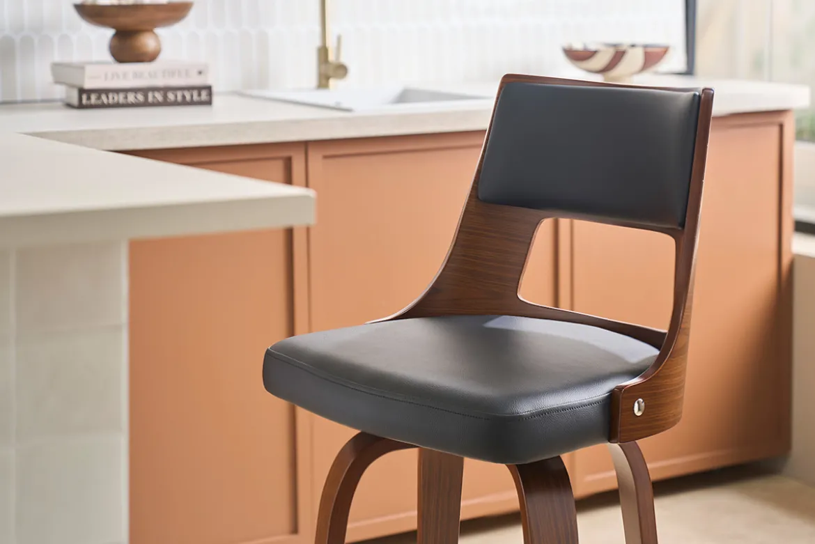 Tabouret de bar vintage pivotant noir et bois foncé GARBO
