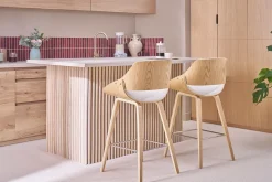 Tabourets de bar design blancs et bois clair H70 cm (lot de 2) CLASH