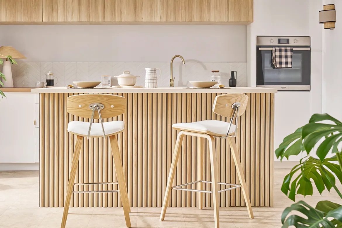 Tabourets de bar design blanc et bois clair H69 cm (lot de 2) VASCO