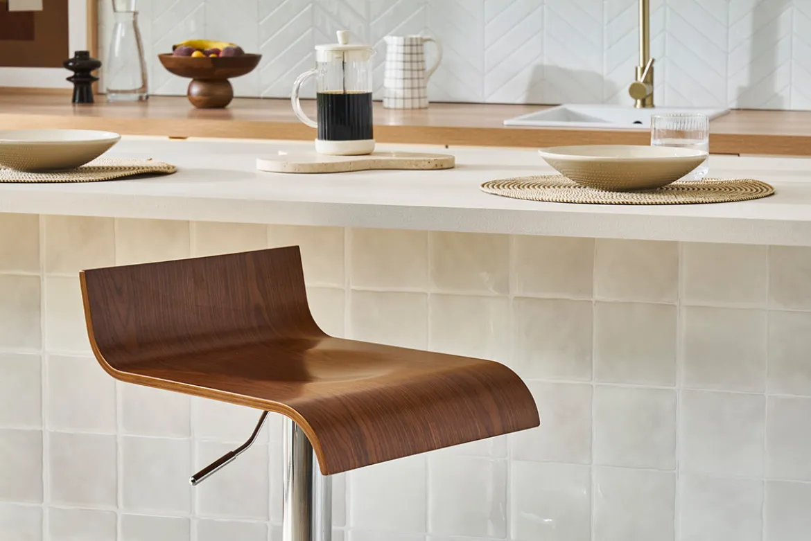 Tabourets de bar design bois foncé noyer et acier chromé (lot de 2) SURF V2