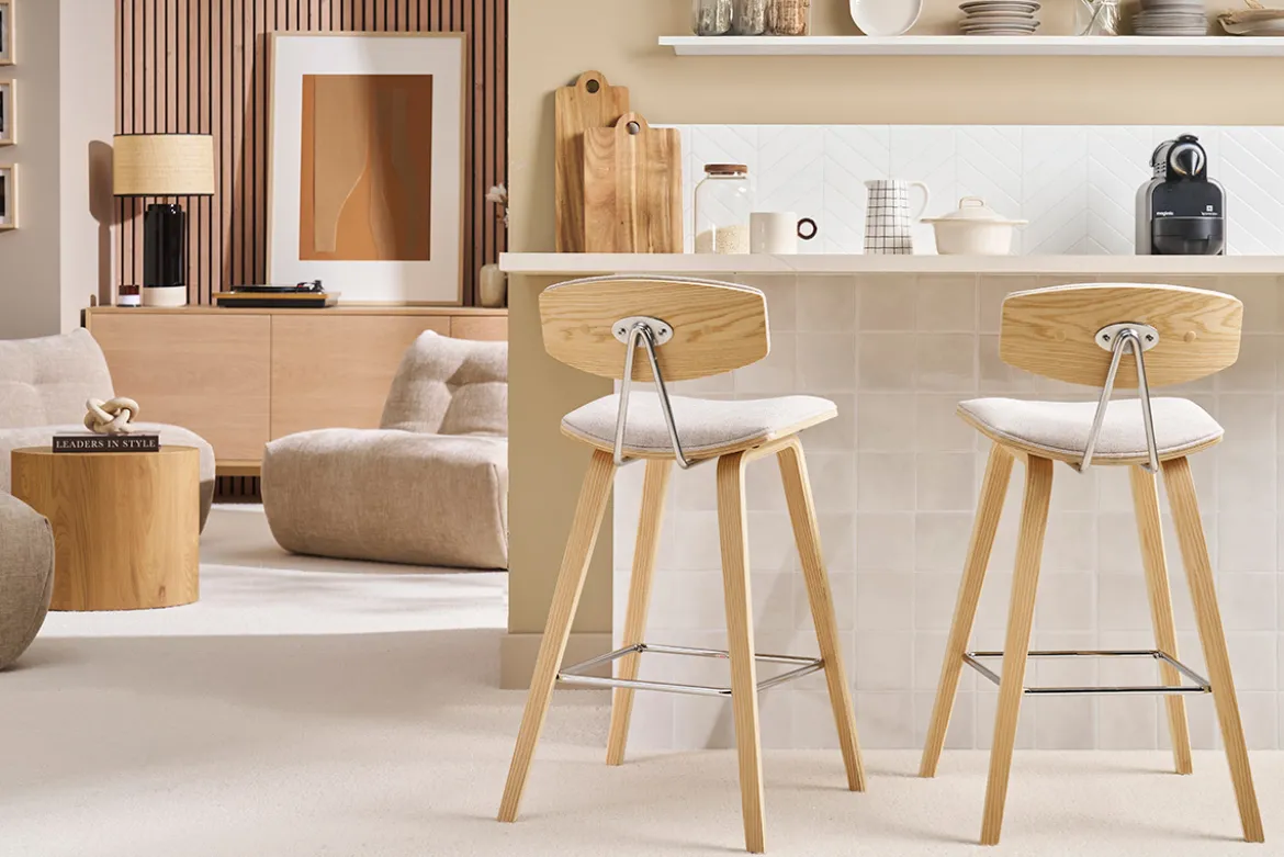 Tabourets de bar design en tissu effet velours texturé beige et bois clair H69 cm (lot de 2) VASCO