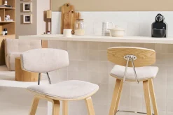 Tabourets de bar design en tissu effet velours texturé beige et bois clair H69 cm (lot de 2) VASCO
