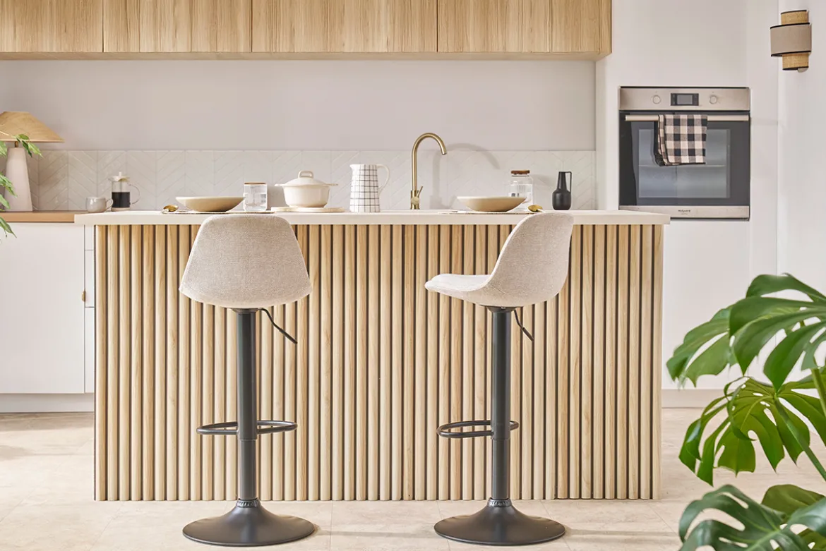 Tabourets de bar design en tissu effet velours texturé beige (lot de 2) STEEVY