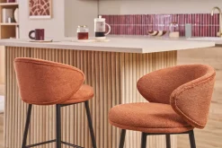 Tabourets de bar design en tissu effet velours texturé terre brûlée et métal noir (lot de 2) ROSALIE