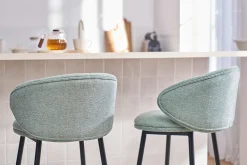 Tabourets de bar design en tissu effet velours texturé vert céladon et métal noir (lot de 2) ROSALIE