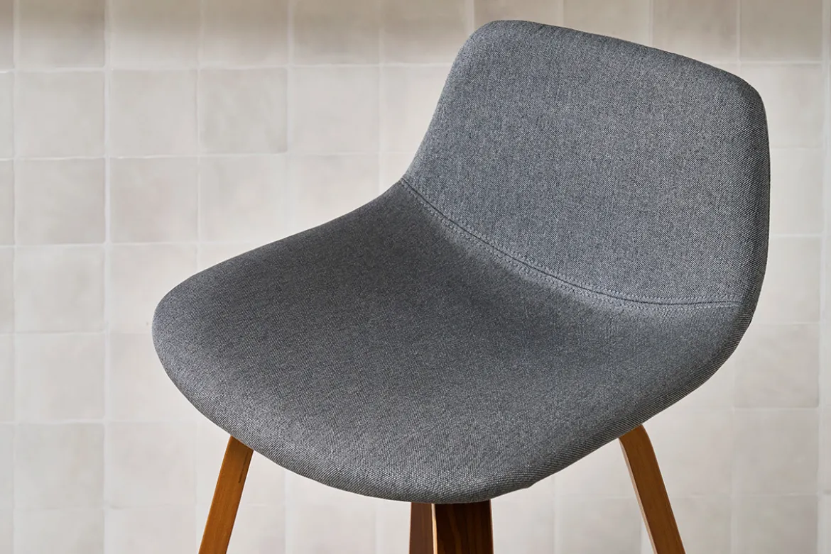 Tabourets de bar design gris foncé et noyer H65 cm (lot de 2) NONIE