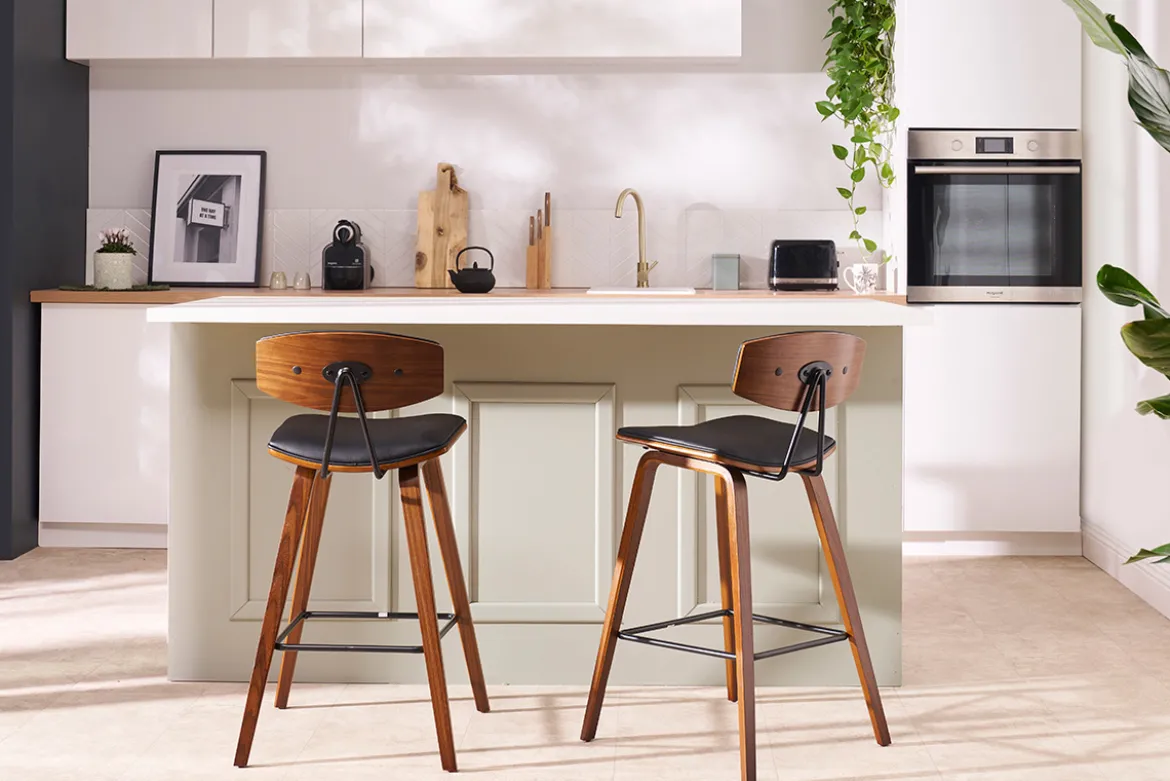 Tabourets de bar design noir et bois foncé H69 cm (lot de 2) VASCO