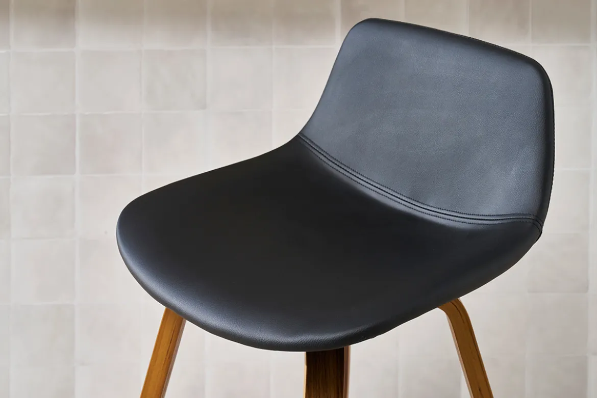 Tabourets de bar design noir et noyer H65 cm (lot de 2) NONIE