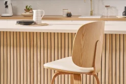 Tabourets de bar design pivotants blancs et bois clair H66 cm (lot de 2) BECK