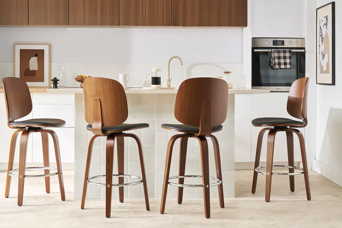 Tabourets de bar design pivotants noirs et noyer H66 cm (lot de 2) BECK