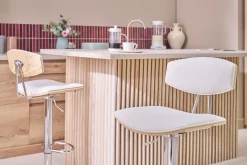 Tabourets de bar design réglables blanc et bois clair (lot de 2) VASCO