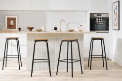 Tabourets de bar empilables noir et bois foncé H65 cm (lot de 2) MEMPHIS