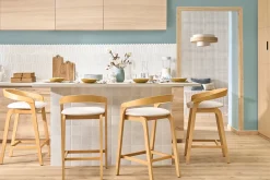 Tabourets de bar en tissu effet velours texturé beige et bois clair H68 cm (lot de 2) PULSO