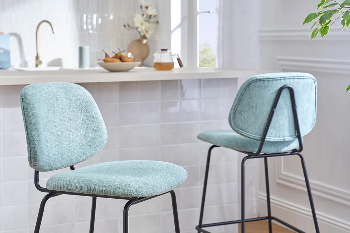 Tabourets de bar en tissu effet velours texturé vert céladon et métal H66.5 cm BARNET (lot de 2)