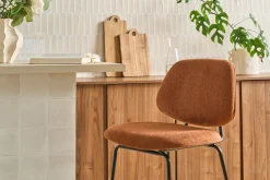 Tabourets de bar en tissu effet velours texturé terre brûlée et métal H66.5 cm BARNET (lot de 2)