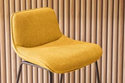 Tabourets de bar en tissu effet velours texturé jaune moutarde et métal H65 cm (lot de 2) BOOST