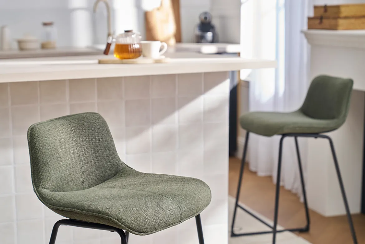 Tabourets de bar en tissu vert kaki et métal H65 cm (lot de 2) BOOST