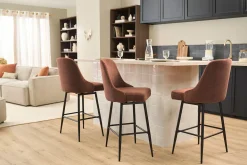 Tabourets de bar pivotants 360° en tissu chenille terre brûlée et métal H66 cm (lot de 2) HASTA