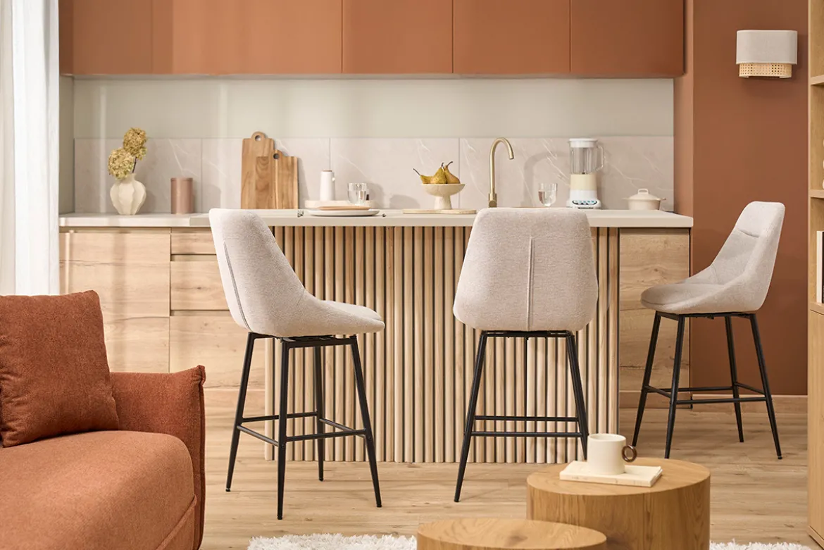 Tabourets de bar pivotants 360° en tissu effet velours texturé beige et métal H66 cm (lot de 2) ALESS