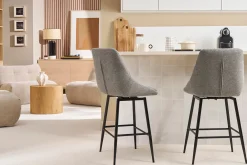 Tabourets de bar pivotants 360° en tissu effet velours texturé gris et métal H66 cm (lot de 2) ALESS