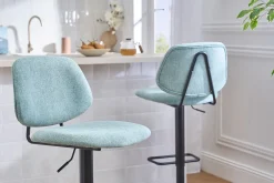 Tabourets de bar relevables design en tissu effet velours texturé vert céladon et métal noir BARNET (lot de 2)