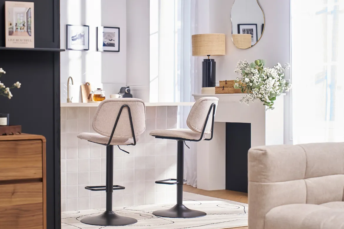 Tabourets de bar relevables design en tissu effet velours beige et métal noir BARNET (lot de 2)