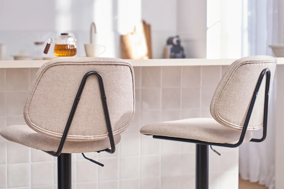 Tabourets de bar relevables design en tissu effet velours beige et métal noir BARNET (lot de 2)