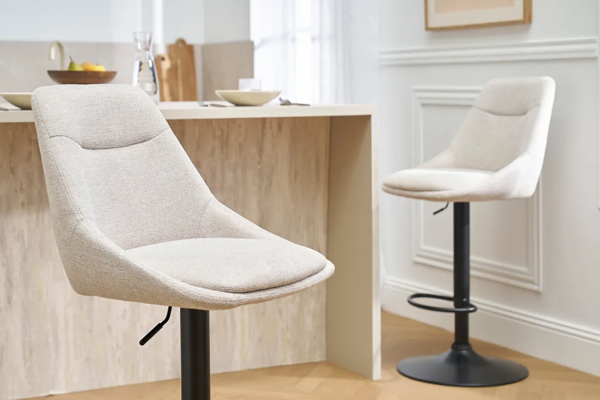 Tabourets de bar réglables pivotants 360° en tissu effet velours texturé beige et métal (lot de 2) ALESS